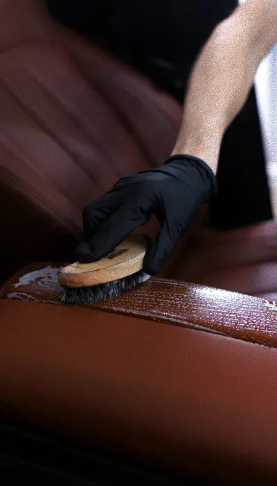 Уход за кожей автомобиля